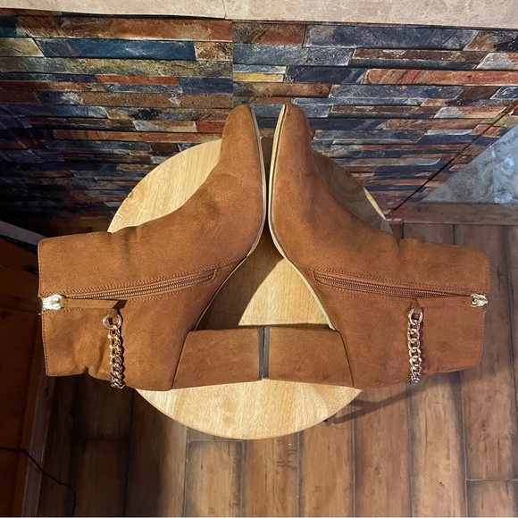 JustFab Mariah Cognac Faux Suede Block Heel Chain Zip Ankle Boots Women Size 12 - Picture 3 of 6